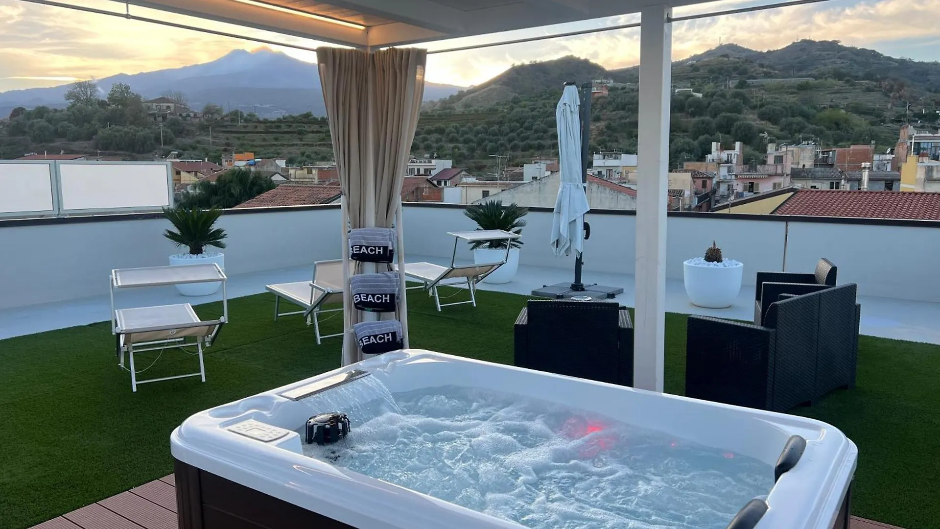 Holiday House Ice Honey Calatabiano Italy