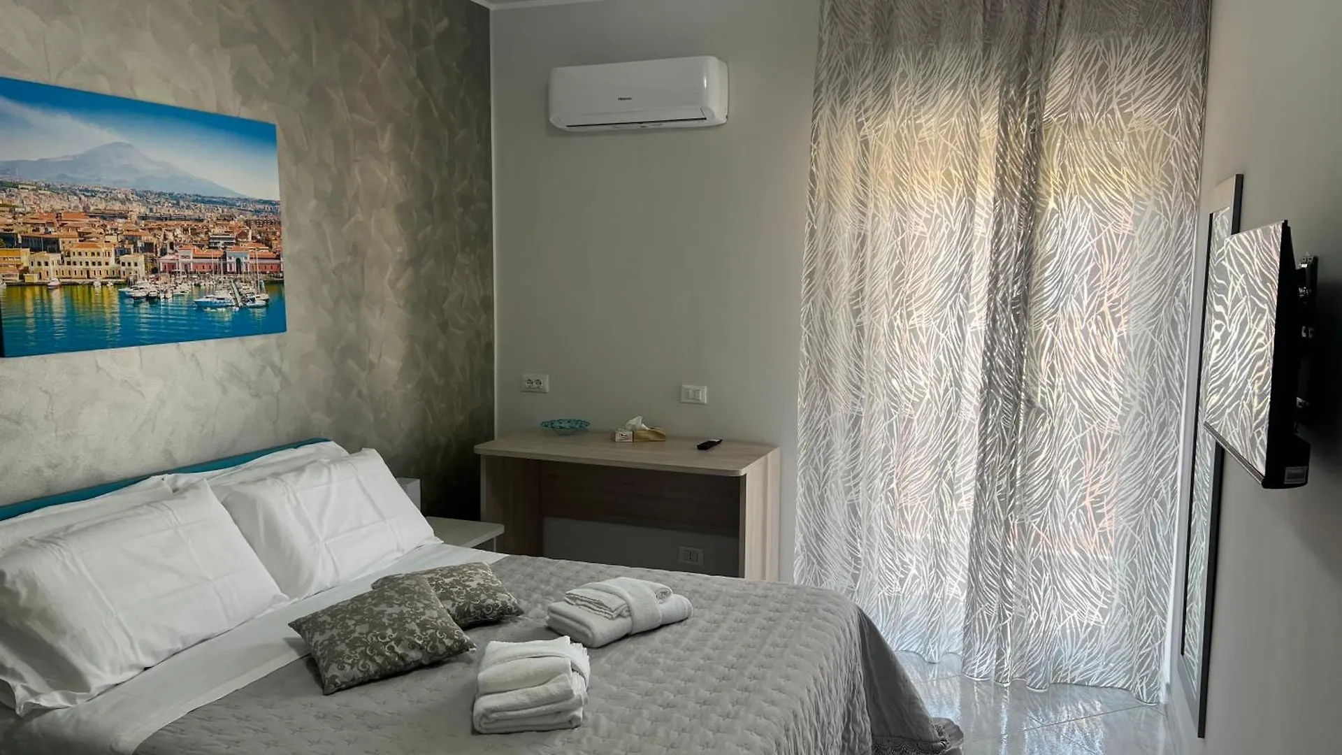 Holiday House Ice Honey Calatabiano