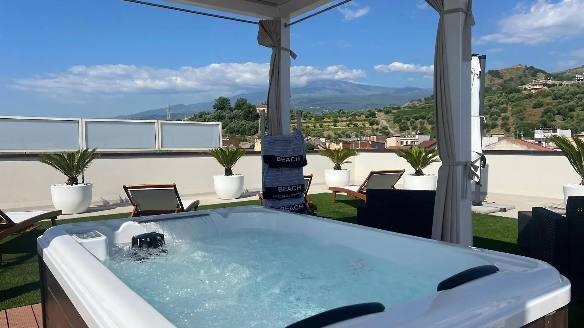 Holiday House Ice Honey Calatabiano